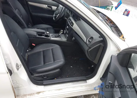 2014 Mercedes-Benz C 300 Sport 4Matic z USA, uszkodzony, nr VIN WDDGF8AB5ER304607